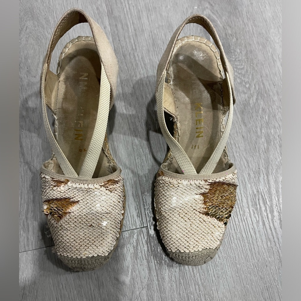Anne Klein size 71/2 very comfortable still have life